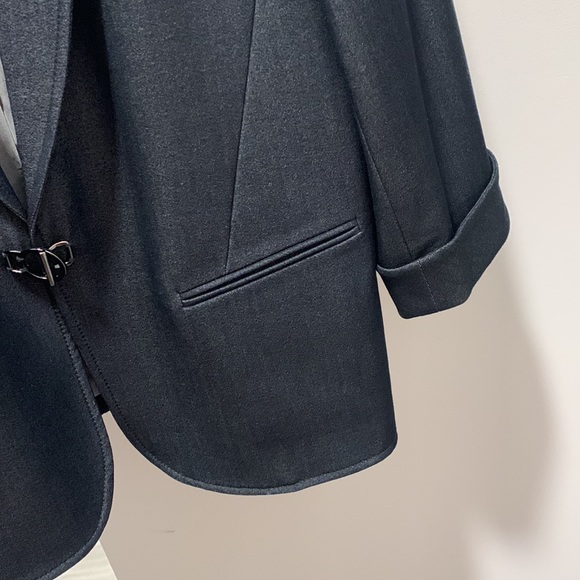 tahari blazer - Picture 4 of 4